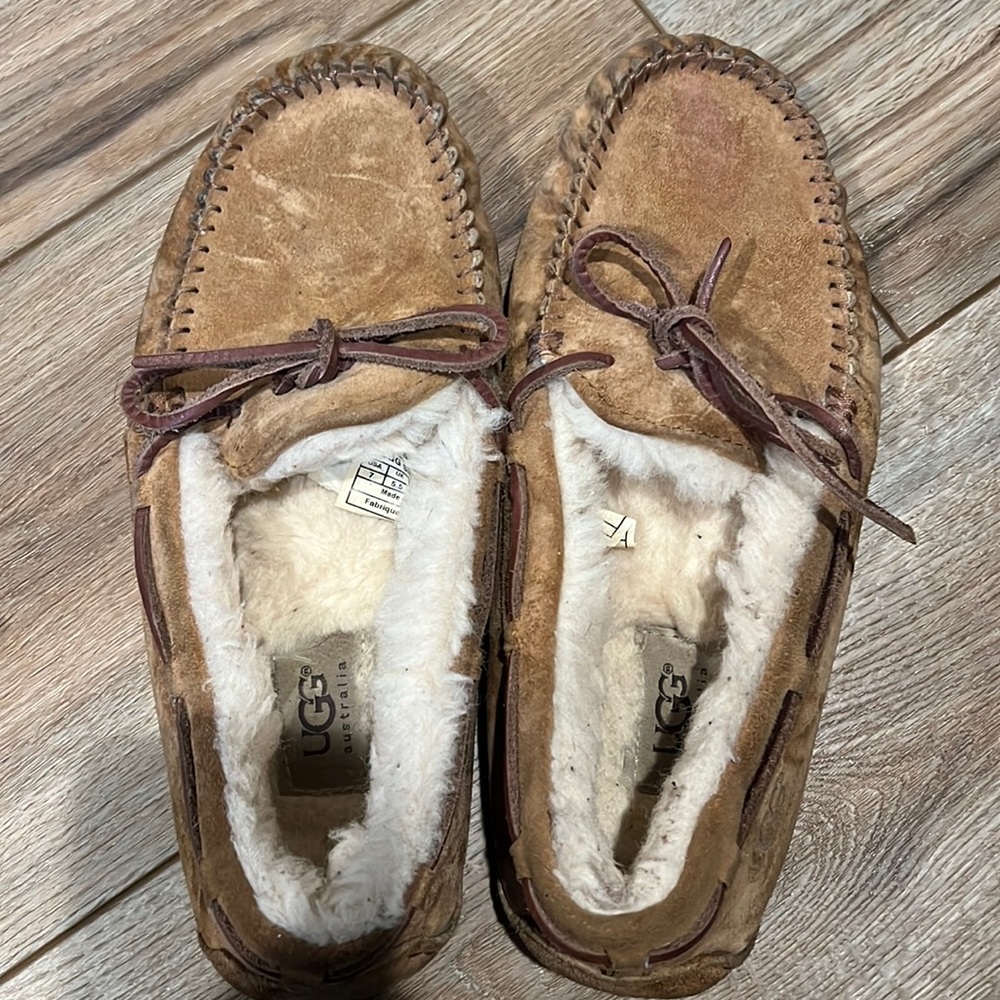 Womens ugg slippers size 7 tan